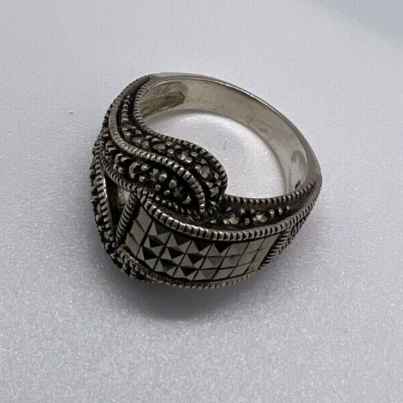 925 Sterling Silver Amethyst & Marcasite Ring Size 5 - Etsy 925 STERLING SILVER RING WITH MARCASITE SIZE 5.5